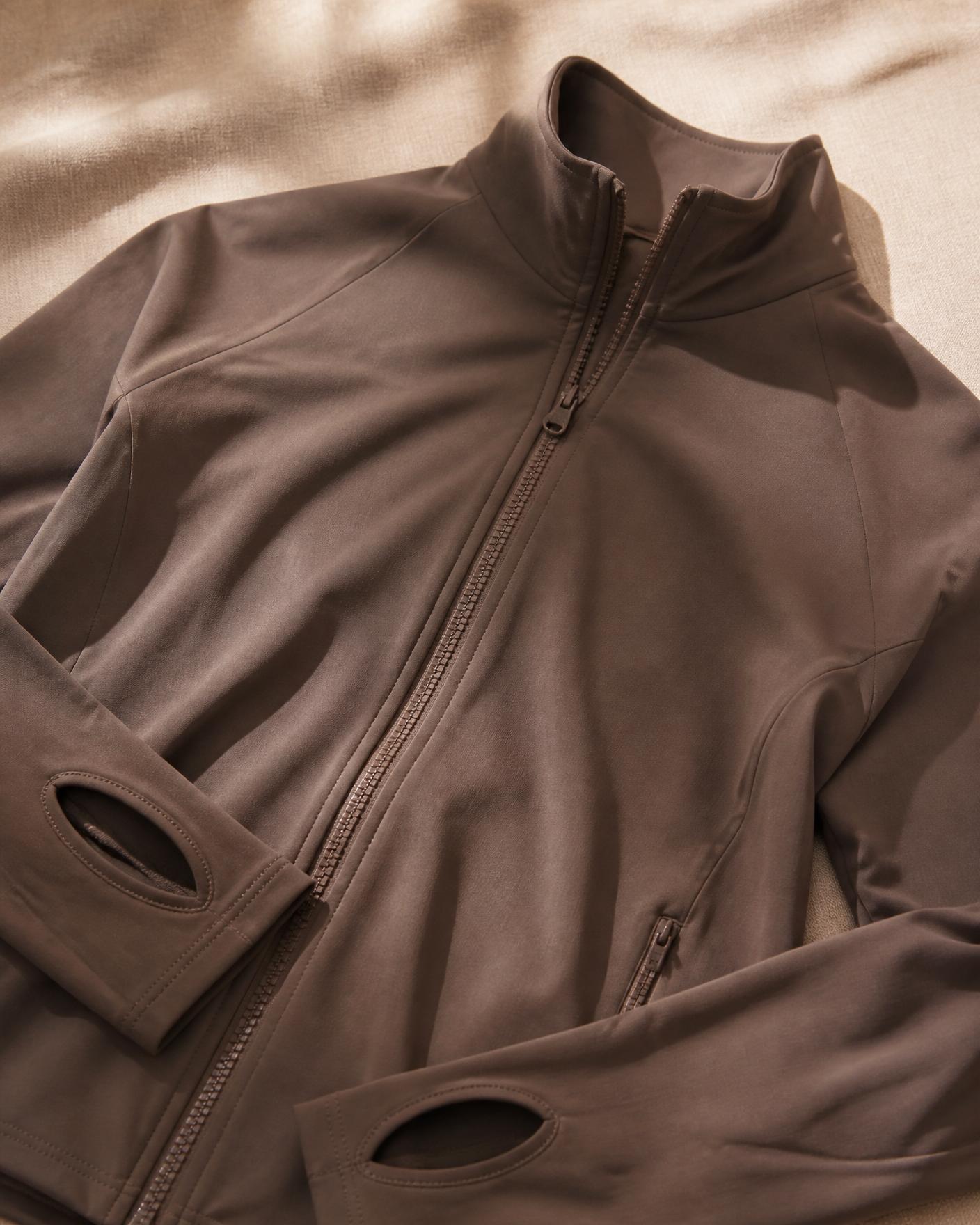 Performance Zip Jacket in Mocha